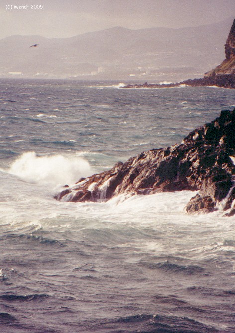 Brandung vor Sao Miguel - where meets the elements