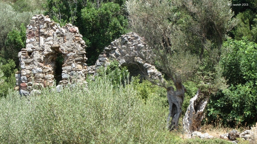 Ruine bei Karlovasi